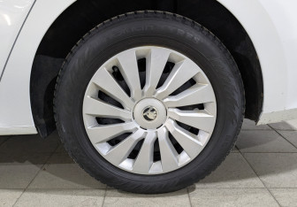 Подержанный автомобиль Skoda Octavia Liftback 2021 года (12 фото)