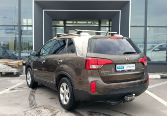 Подержанный автомобиль Kia Sorento 2013 года (7 фото)