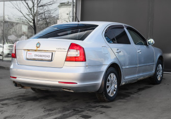 Подержанный автомобиль Skoda Octavia Liftback 2011 года (4 фото)