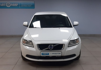 Подержанный автомобиль Volvo S40 2012 года (2 фото)