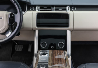 Подержанный автомобиль Land Rover Range Rover 2018 года (16 фото)