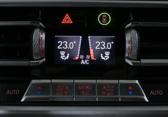 Подержанный автомобиль BMW X6 2020 года (21 фото)