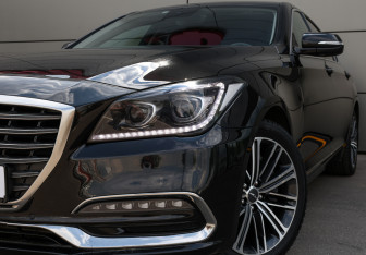 Подержанный автомобиль Genesis G80 2018 года (28 фото)
