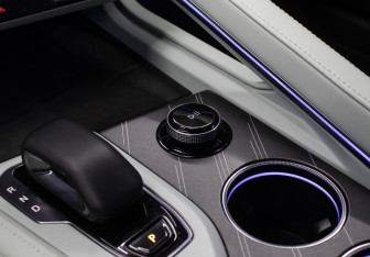 Подержанный автомобиль Zeekr 001 2024 года (17 фото)