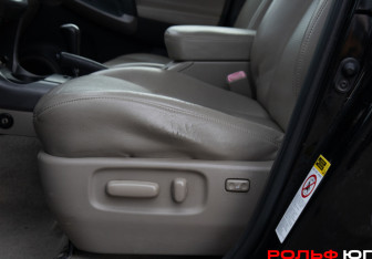 Подержанный автомобиль Toyota RAV4 2006 года (15 фото)