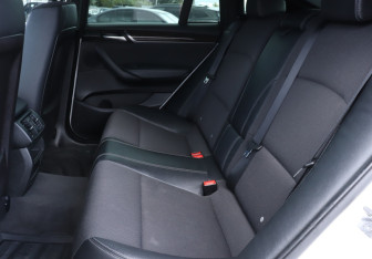 Подержанный автомобиль BMW X4 2015 года (10 фото)