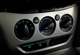 Подержанный автомобиль Ford Focus Wagon 2015 года (25 фото)