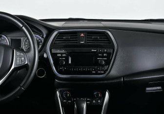 Подержанный автомобиль Suzuki SX4 Hatchback 2017 года (12 фото)