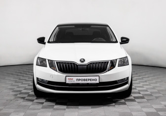 Подержанный автомобиль Skoda Octavia Liftback 2017 года (2 фото)