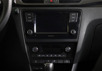 Подержанный автомобиль Skoda Rapid Liftback 2017 года (13 фото)