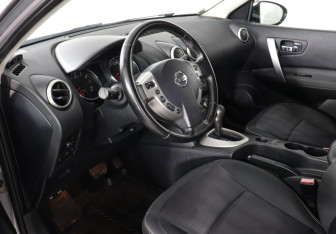 Подержанный автомобиль Nissan Qashqai 2012 года (9 фото)