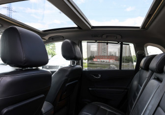Подержанный автомобиль Renault Koleos 2013 года (20 фото)
