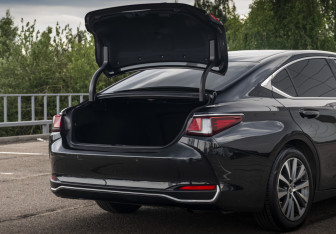 Подержанный автомобиль Lexus ES 2018 года (22 фото)