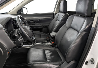 Подержанный автомобиль Mitsubishi Outlander 2019 года (20 фото)