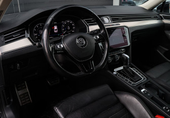 Подержанный автомобиль Volkswagen Passat Sedan 2019 года (13 фото)