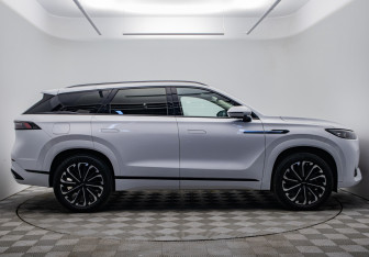 Подержанный автомобиль Jaecoo J8 2024 года (6 фото)