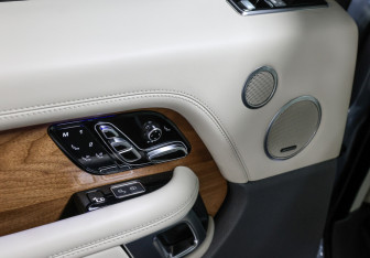 Подержанный автомобиль Land Rover Range Rover 2018 года (27 фото)