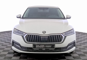 Подержанный автомобиль Skoda Octavia Liftback 2021 года (2 фото)