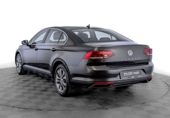 Подержанный автомобиль Volkswagen Passat Sedan 2020 года (7 фото)