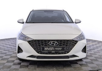 Подержанный автомобиль Hyundai Solaris Sedan 2021 года (2 фото)