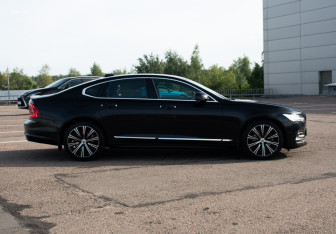 Подержанный автомобиль Volvo S90 2021 года (4 фото)