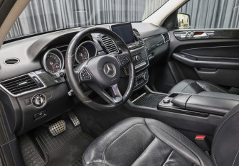 Подержанный автомобиль Mercedes-Benz GLE 2015 года (16 фото)