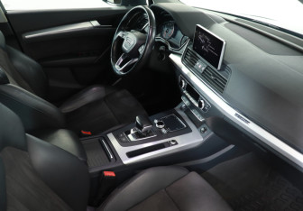 Подержанный автомобиль Audi Q5 2017 года (9 фото)