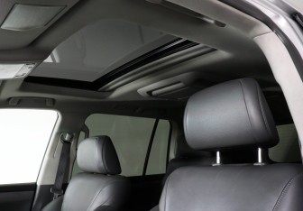 Подержанный автомобиль Lexus LX 2008 года (19 фото)