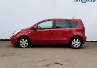 Подержанный автомобиль Nissan Note 2008 года (8 фото)