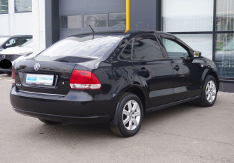 Подержанный автомобиль Volkswagen Polo Sedan 2012 года (5 фото)