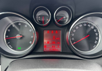 Подержанный автомобиль Opel Mokka 2013 года (12 фото)