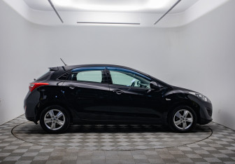 Подержанный автомобиль Hyundai i30 Hatchback 2015 года (4 фото)