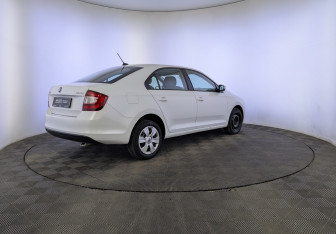 Подержанный автомобиль Skoda Rapid Liftback 2019 года (5 фото)