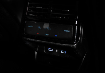 Подержанный автомобиль Geely Monjaro 2023 года (16 фото)