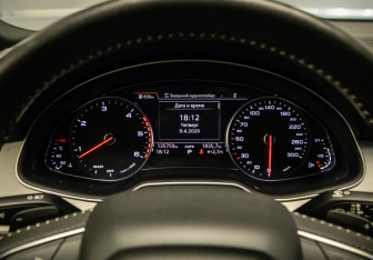 Подержанный автомобиль Audi Q7 2019 года (12 фото)