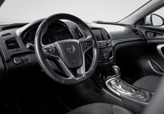 Подержанный автомобиль Opel Insignia Sedan 2014 года (14 фото)