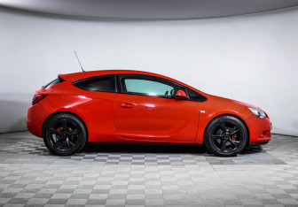 Подержанный автомобиль Opel Astra Hatchback 2014 года (4 фото)