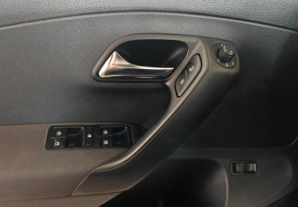 Подержанный автомобиль Volkswagen Polo Sedan 2012 года (13 фото)
