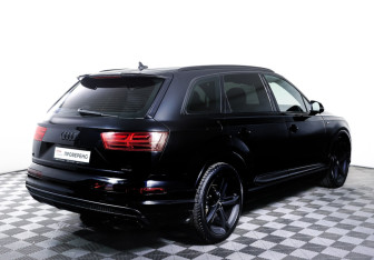 Подержанный автомобиль Audi Q7 2017 года (5 фото)