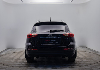 Подержанный автомобиль Infiniti EX 2011 года (6 фото)