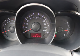 Подержанный автомобиль Kia Rio Sedan 2012 года (15 фото)