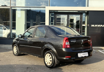 Подержанный автомобиль Renault Logan Sedan 2010 года (7 фото)