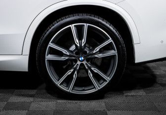 Подержанный автомобиль BMW X5 2019 года (15 фото)