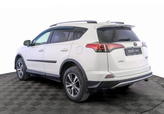 Подержанный автомобиль Toyota RAV4 2016 года (7 фото)