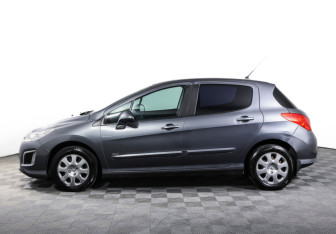 Подержанный автомобиль Peugeot 308 Hatchback 2011 года (8 фото)