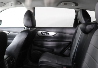 Подержанный автомобиль Nissan X-Trail 2015 года (12 фото)