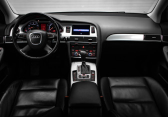 Подержанный автомобиль Audi A6 Sedan 2010 года (8 фото)