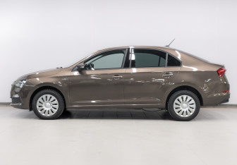 Подержанный автомобиль Skoda Rapid Liftback 2022 года (8 фото)