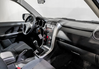 Подержанный автомобиль Suzuki Grand Vitara 2008 года (11 фото)