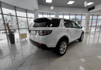 Подержанный автомобиль Land Rover Discovery Sport 2015 года (5 фото)